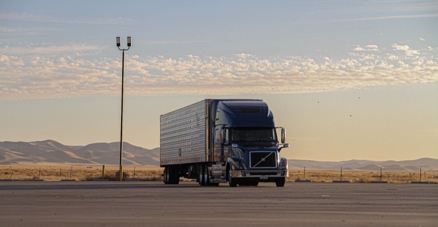 US map showing states people are leaving in 2026, migration truck on highway